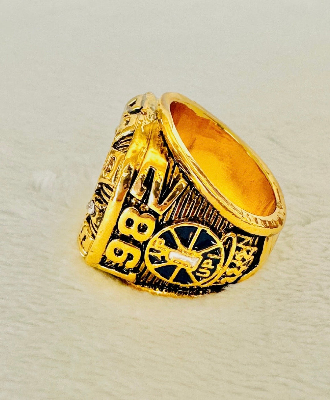 1982 North Carolina Tarheels NCAA Championship Ring with box, US Ship
