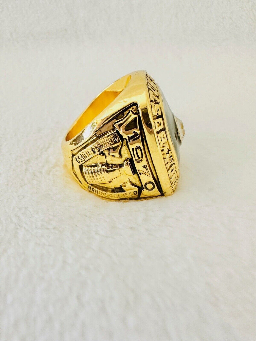 1970 Boston Bruins Stanley Cup hockey ring by EBSportsRings.com, detailed gold band commemorating NHL championship.