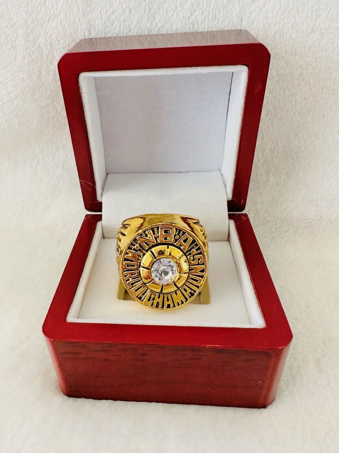1971 Milwaukee Bucks NBA Championship ring with box, collectible sports memorabilia and fan souvenir from EBSportsRings.com