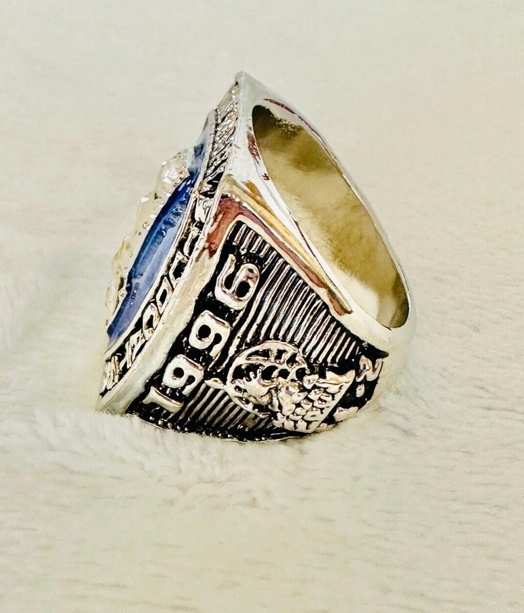 1996 Kentucky Wildcats Brass Championship Ring with box, US Ship
