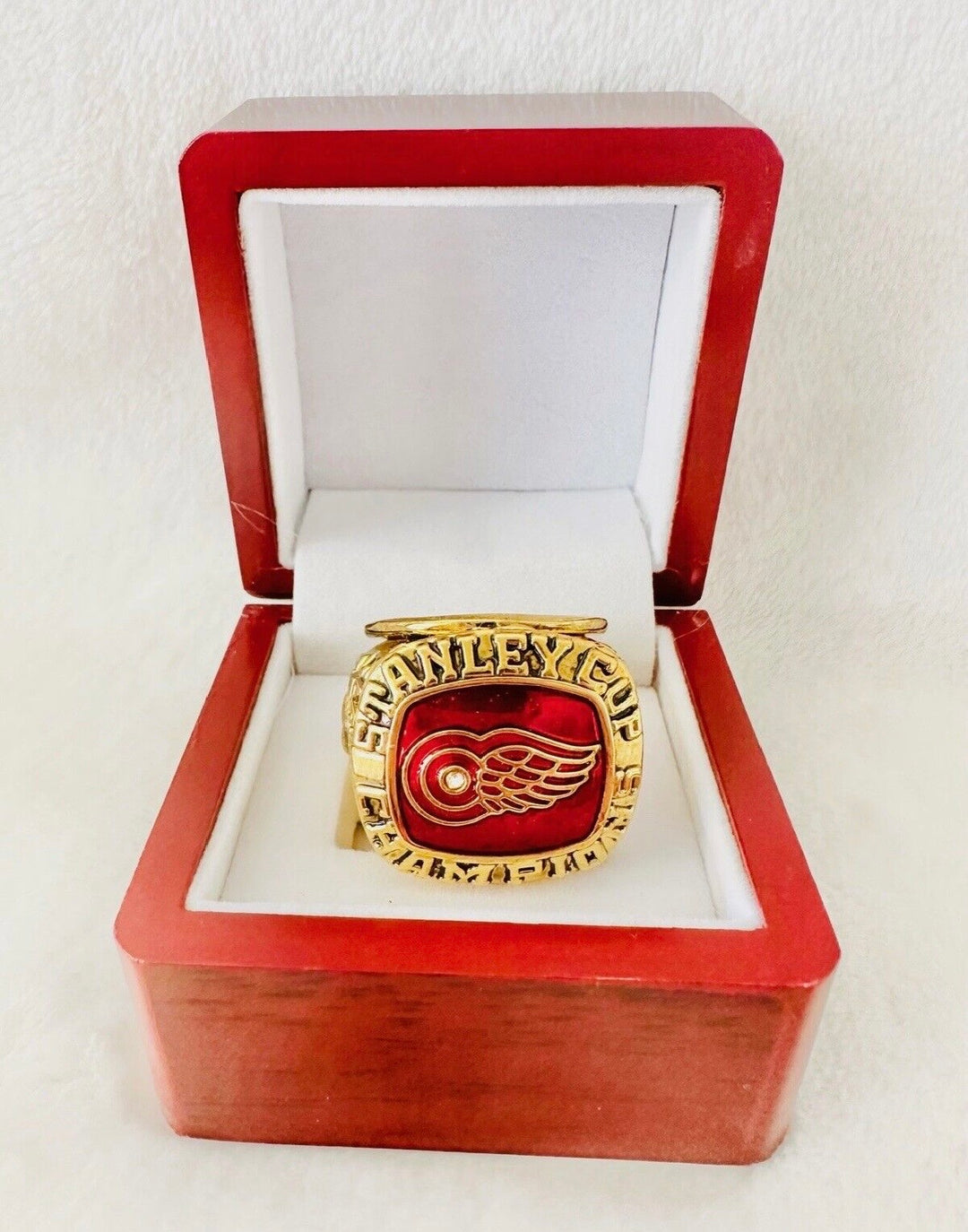 1997 Detroit Red Wings Stanley Cup Championship Ring with box, US SHIP